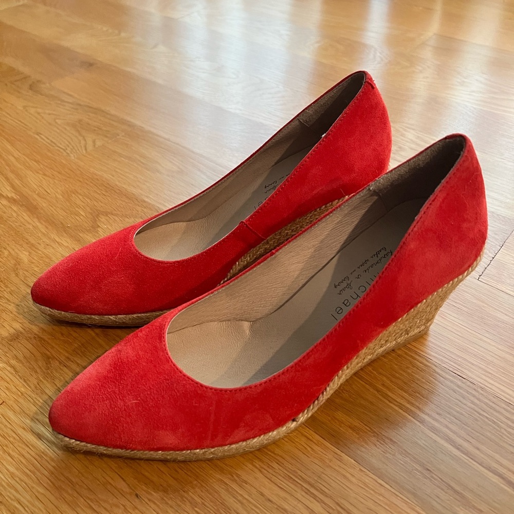 NWOT Gorgeous red suede wedge with braided jute wedge heel no box 7.5